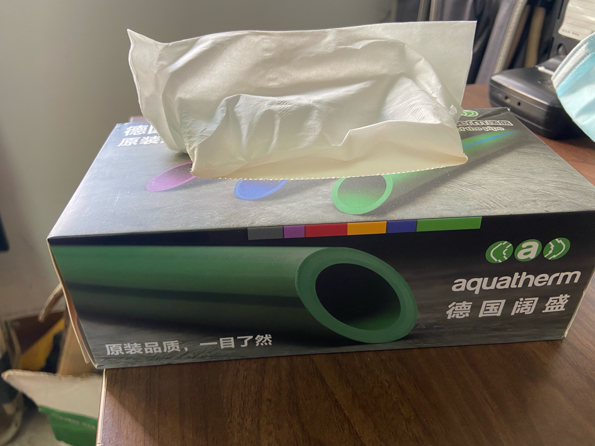 【考题2】餐巾纸盒子后面藏了什么？