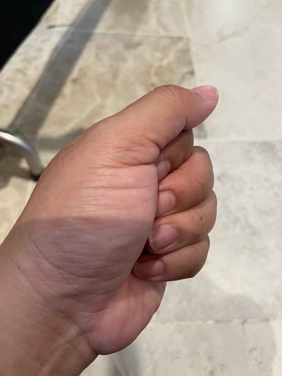 【考题3】手里握着什么东西？